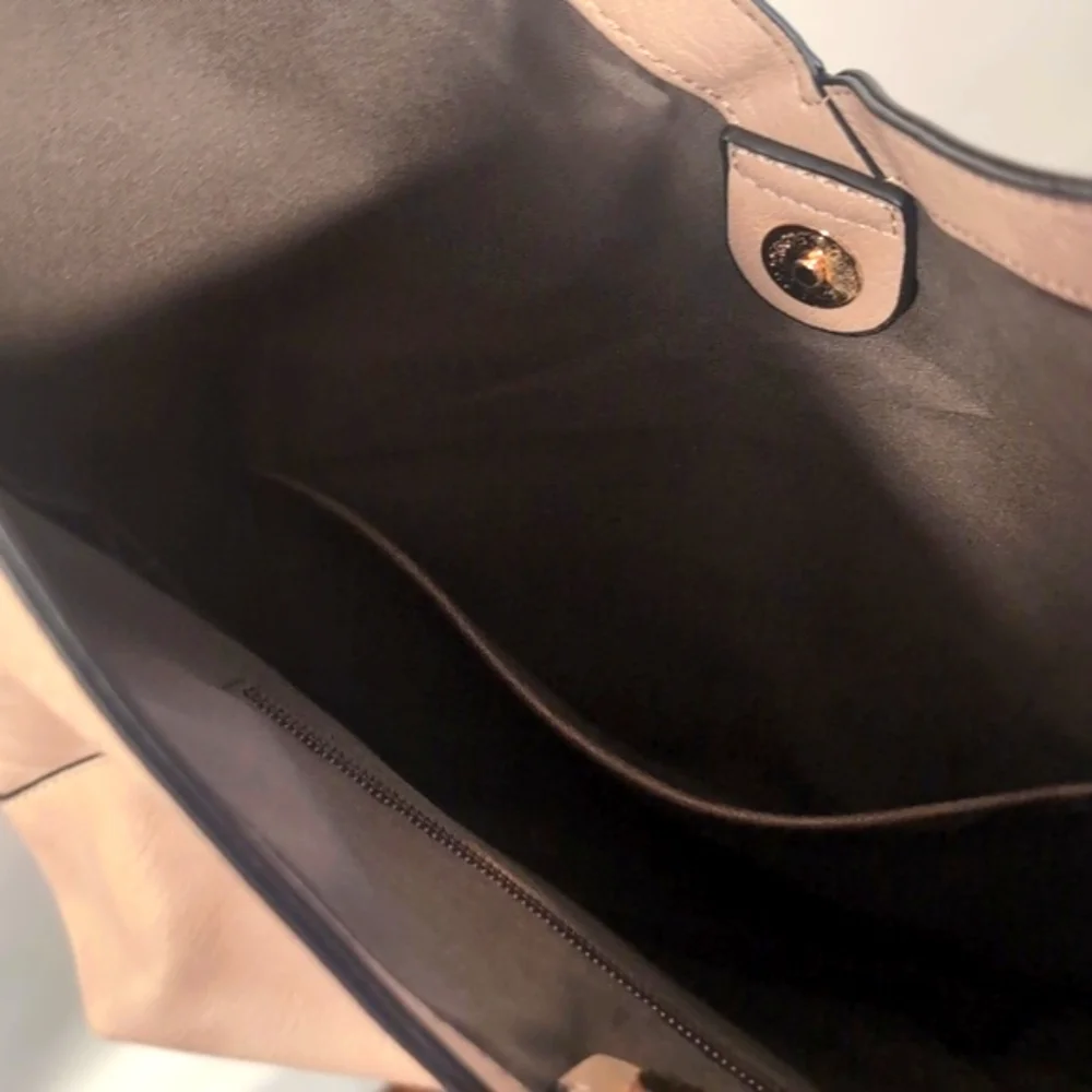 Cluci Chic Tan Shoulder Bag New with tags